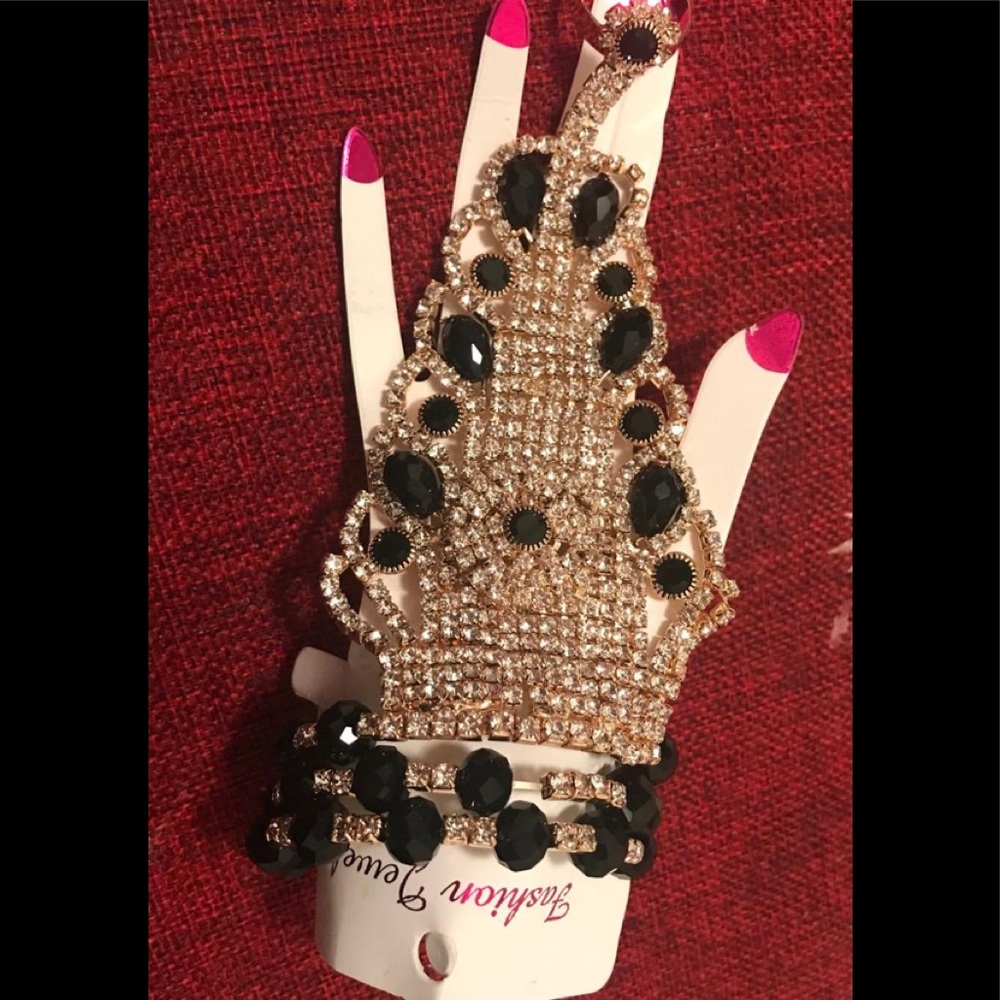 Hand jewelry piece 15$ each